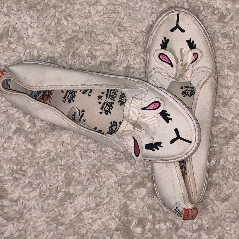 White sneakers with cute lamb face.